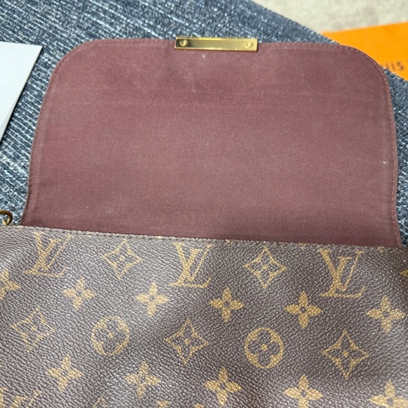 Louis Vuitton Monogram Favorite MM - Picture 3 of 15